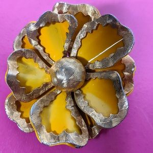 Vintage 1960's yellow enamel & gold flower brooch